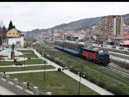 Тирана, Албания.  Путешествие на поезде. Видео